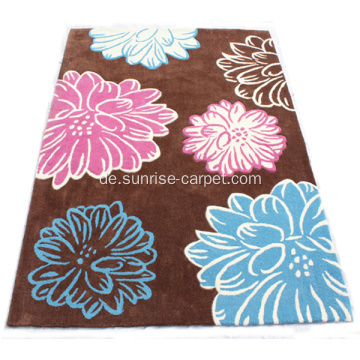 Handgewebter Teppich mit reicher Farbgebung